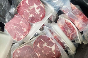 Bò Úc siêu rẻ, sầu riêng Musang King giảm giá hiếm có