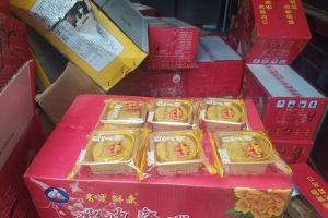 Bánh trung thu nhập lậu từ Trung Quốc tràn lan dù dịch Covid-19 phức tạp