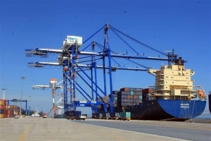 Khối lượng hàng hóa vận chuyển qua cảng biển tăng mạnh