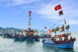 Đà Nẵng: Giá dầu tăng, ngư dân vượt khó vươn khơi bám biển