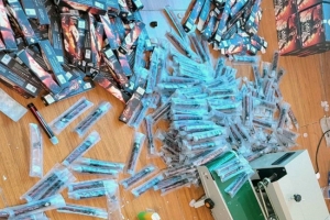 Hà Nội đột kích cơ sở làm giả hàng nghìn điếu thuốc lá điện tử