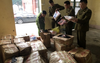 Lào Cai: Bắt giữ khối lượng lớn súng đồ chơi và thực phẩm không rõ nguồn gốc
