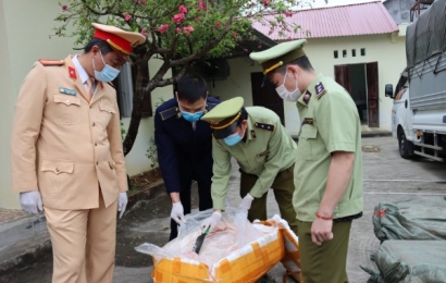 Lạng Sơn: Sử dụng biển số xe giả để vận chuyển 2,5 tấn nầm lợn đã biến chất