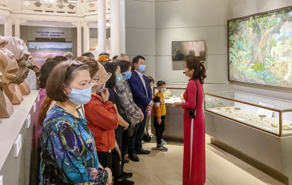 Hội Lữ hành Hà Nội “ bắt tay” Bảo tàng Lịch sử quốc gia xây dựng tour du lịch mới