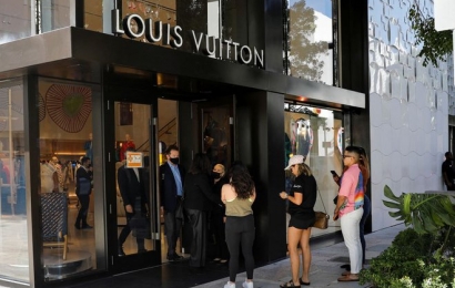 Louis Vuitton tăng giá trên toàn cầu