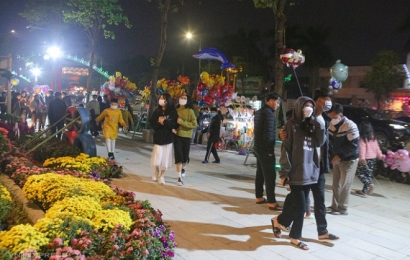 Nghệ An: Phát thẻ cho các hộ kinh doanh trên phố đi bộ TP. Vinh