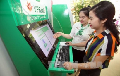Agribank Kon Tum khuyến khích khách hàng sử dụng các dịch vụ thanh toán không dùng tiền mặt