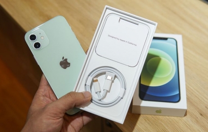 Apple tiết kiệm 500.000 tấn quặng nhờ bỏ sạc kèm iPhone