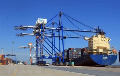 Khối lượng hàng hóa vận chuyển qua cảng biển tăng mạnh