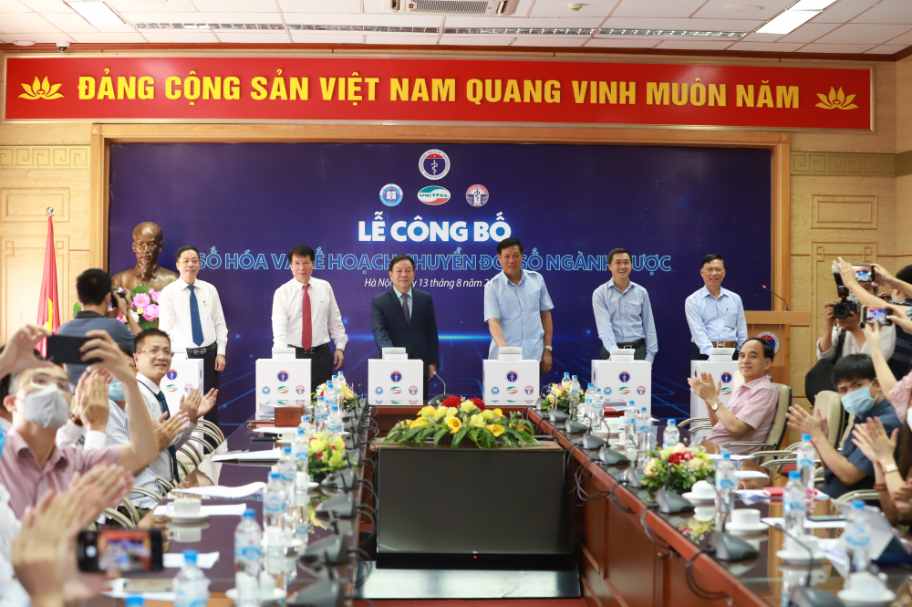 Lễ c&ocirc;ng bố số h&oacute;a v&agrave; kế hoạch chuyển đổi số ng&agrave;nh dược.