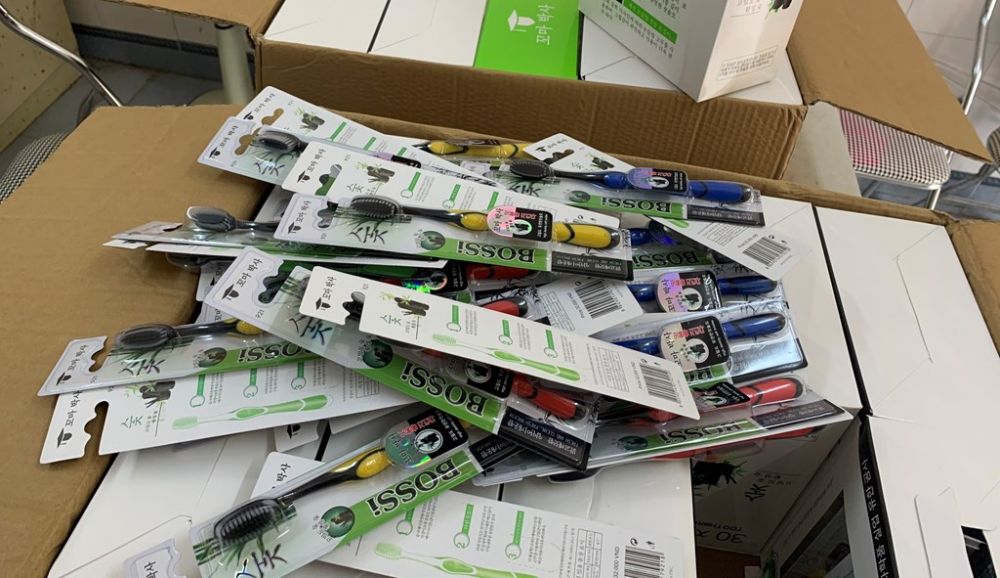 L&ocirc; b&agrave;n chải bị lực lượng quản l&yacute; thị trường tỉnh Nghệ An thu giữ.