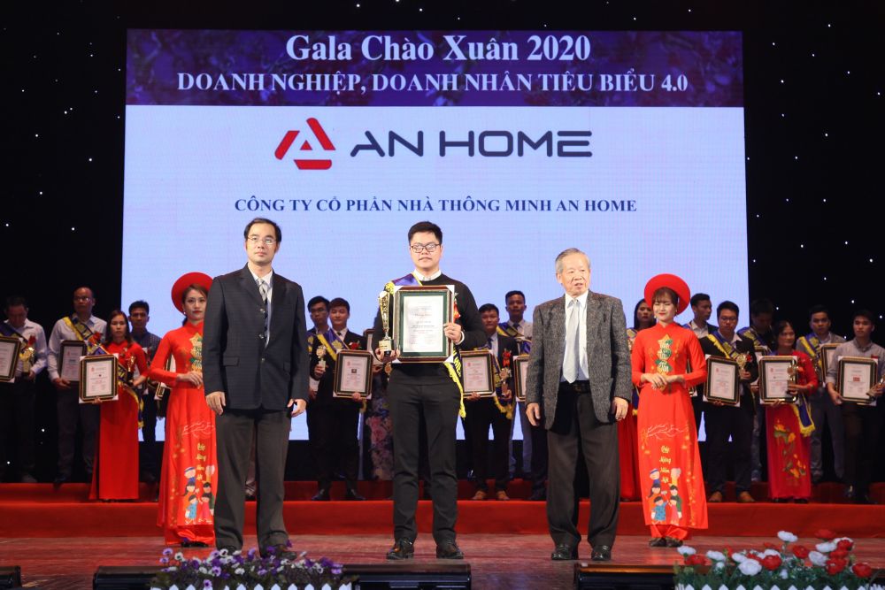 CEO AnHome Bùi Thành Ninh nhận chứng nhận Doanh nghiệp, doanh nhân tiêu biểu 4.0 tại Gala chào Xuân 2020 - Tự hào thương hiệu Đất Việt.