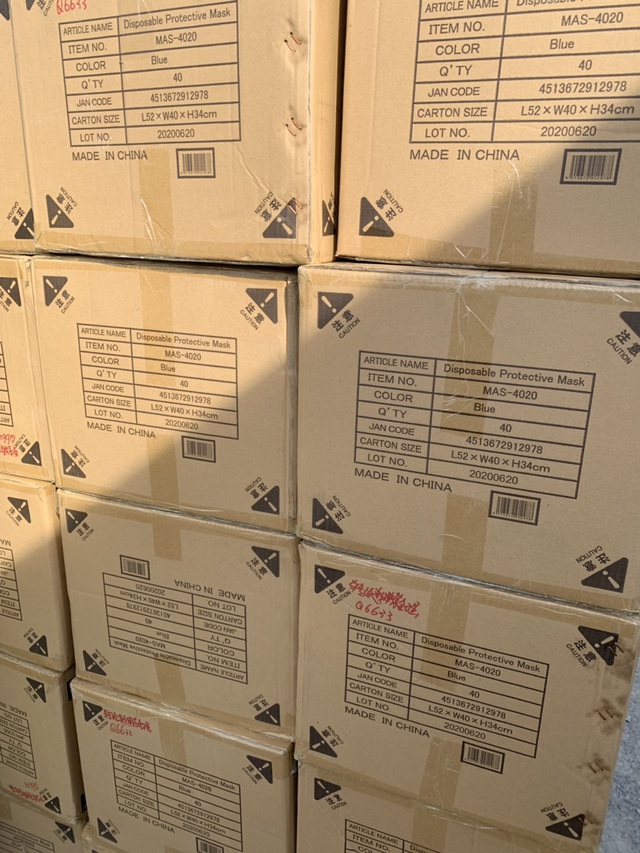 40 th&ugrave;ng carton (80.000 c&aacute;i) khẩu trang vải kh&ocirc;ng dệt kh&ocirc;ng hiệu c&oacute; ghi 