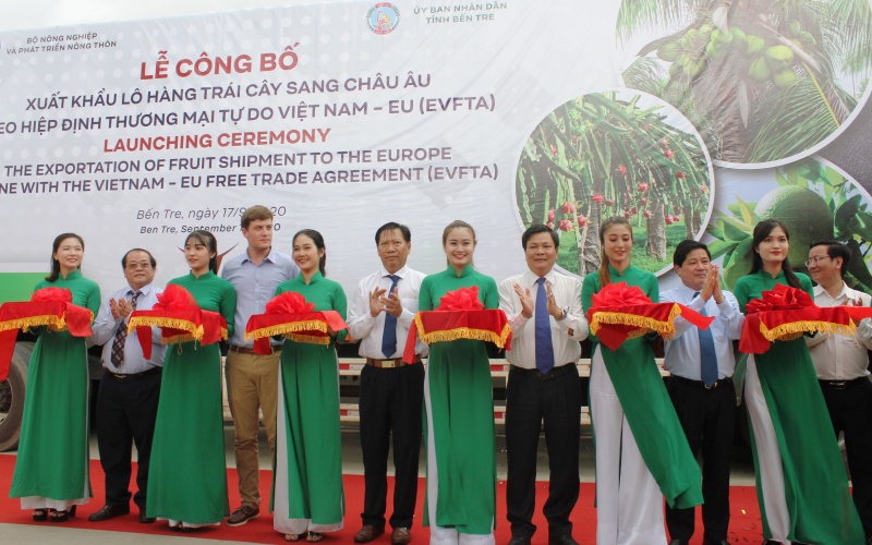 Lễ c&ocirc;ng bố xuất khẩu l&ocirc; h&agrave;ng tr&aacute;i c&acirc;y đầu ti&ecirc;n sang thị trường EU.