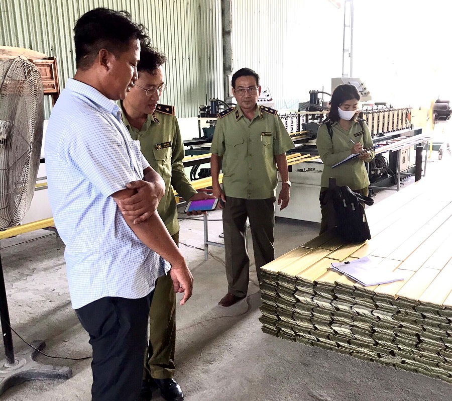 Kiểm tra h&agrave;ng h&oacute;a c&oacute; nh&atilde;n hiệu x&acirc;m phạm quyền đối với nh&atilde;n hiệu được bảo hộ.