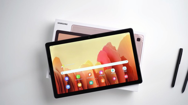 Galaxy Tab A7 có thiết kế mỏng nhẹ.