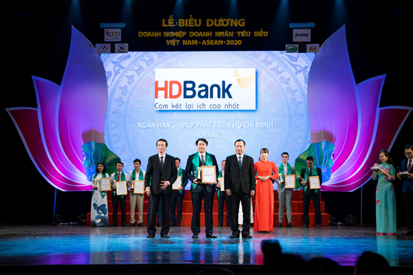HDBank nhận giải Doanh nghiệp ti&ecirc;u biểu Việt Nam - ASEAN 2020.