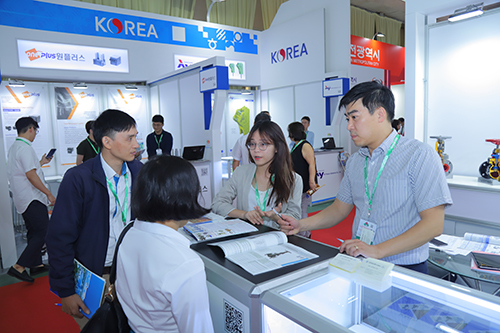 Triển l&atilde;m Vietnam Foodexpo h&agrave;ng năm lu&ocirc;n thu h&uacute;t được sự quan t&acirc;m từ nhiều quốc gia tr&ecirc;n thế giới.