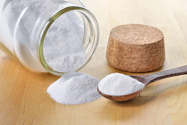 Đánh bay mùi hôi trên đồ nhựa bằng baking soda.