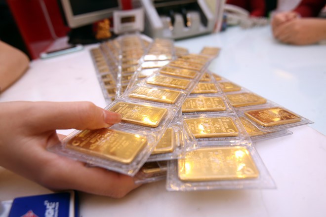 Gi&aacute; v&agrave;ng trong nước giảm theo thị trường thế giới.