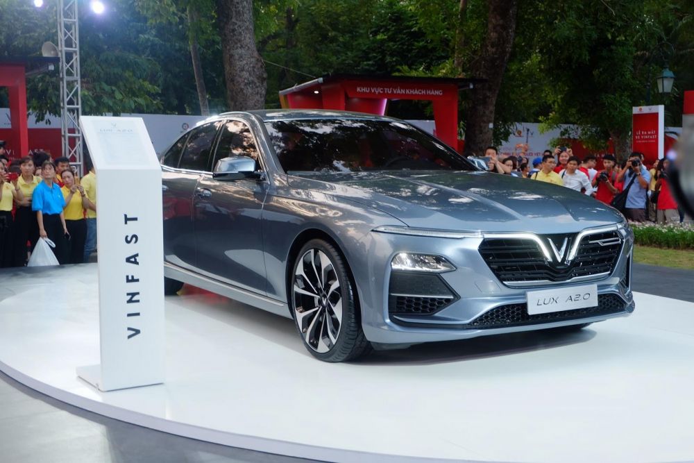 VinFast c&ocirc;ng bố gi&aacute; b&aacute;n mới cho Fadil, Lux A2.0 v&agrave; Lux SA2.0