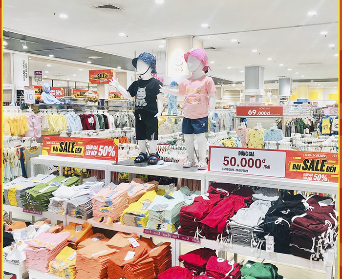 Chương tr&igrave;nh &ldquo;H&agrave; Nội đ&ecirc;m kh&ocirc;ng ngủ - Hanoi Mid-night Sale&rdquo; diễn ra v&agrave;o ng&agrave;y 27/11. Đ&acirc;y l&agrave; chương tr&igrave;nh giảm gi&aacute; đặc biệt từ 20h tại c&aacute;c hệ thống si&ecirc;u thị, trung t&acirc;m thương mại lớn tr&ecirc;n địa b&agrave;n TP. H&agrave; Nội.