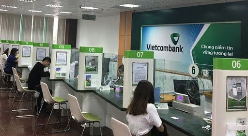 Ng&acirc;n h&agrave;ng H&agrave; Tĩnh đồng loạt giảm l&atilde;i suất cho vay hỗ trợ người d&acirc;n v&ugrave;ng lũ.