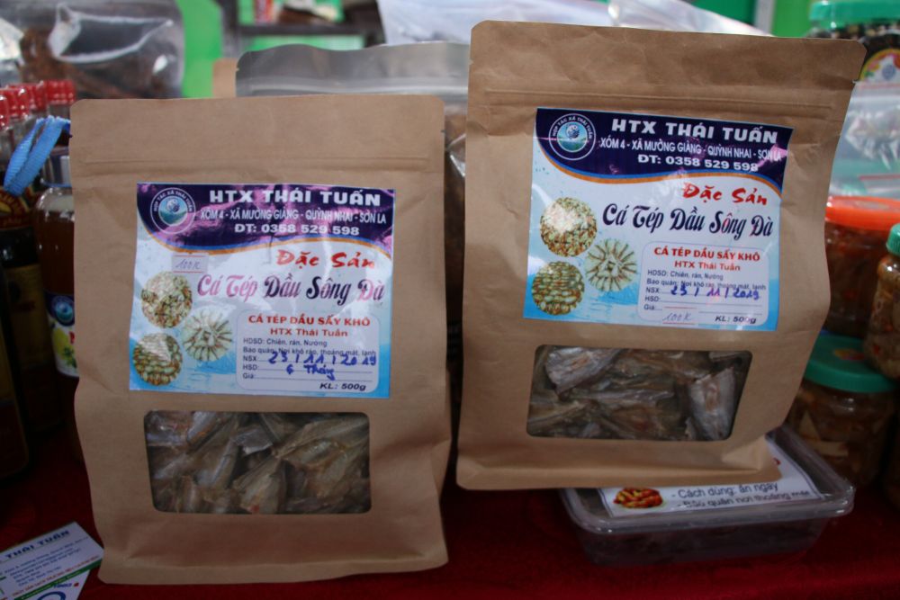 Cá tép dầu khô sông Đà của Hợp tác xã Thái Tuấn (huyện Quỳnh Nhai).