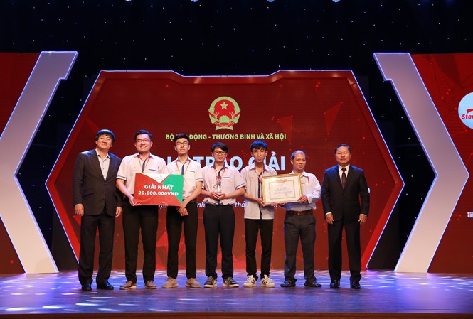 Trao giải qu&aacute;n qu&acirc;n cuộc thi &yacute; tưởng khởi nghiệp Startup Kite 2020.