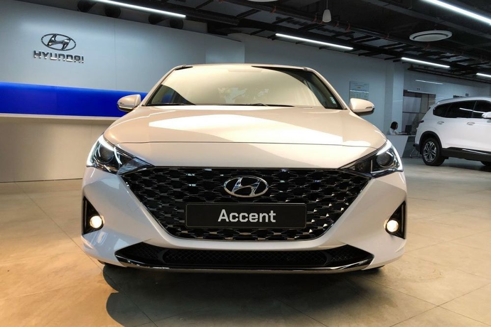 Hyundai Accent mới về đại lý, sẵn sàng đến tay khách hàng Việt.