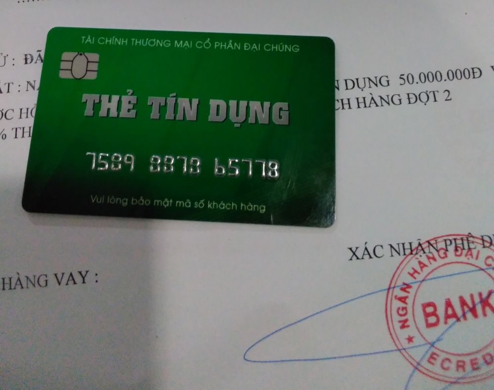 Thẻ tín dụng giả mạo sử dụng mập mờ tên Ngân hàng Đại chúng Bank, dễ gây nhầm lẫn với Ngân hàng TMCP Đại Chúng Việt Nam.