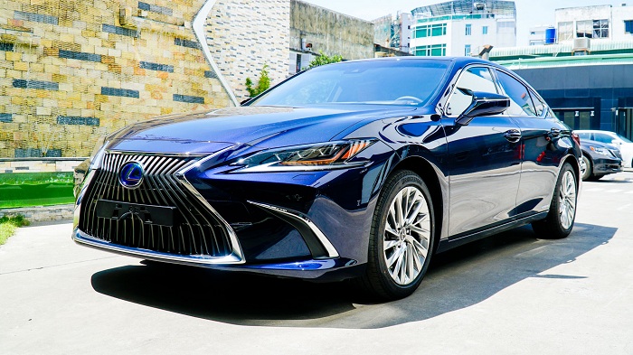 Lexus giới thiệu phiên bản mới, giá không đổi.