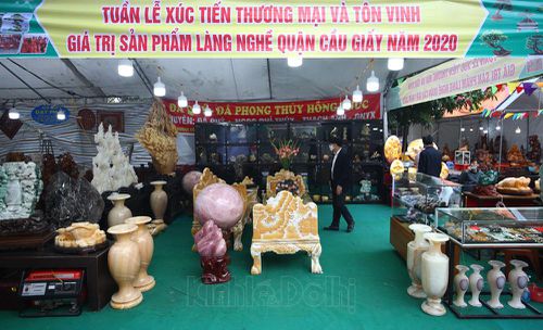 Tuần lễ x&uacute;c tiến Thương mại v&agrave; t&ocirc;n vinh gi&aacute; trị sản phẩm l&agrave;ng nghề năm 2020.