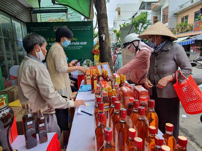 Đ&agrave; Nẵng: Khai trương điểm giới thiệu v&agrave; b&aacute;n sản phẩm OCOP.
