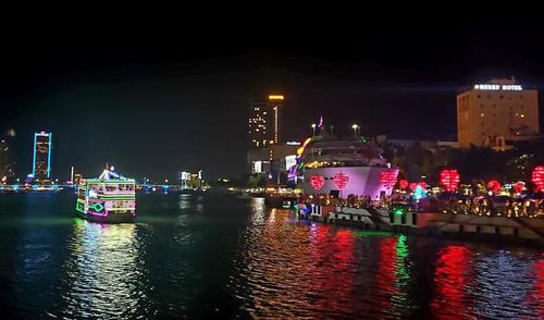 Đ&agrave; Nẵng miễn ph&iacute; 3000 v&eacute; du ngoạn s&ocirc;ng H&agrave;n về đ&ecirc;m cho du kh&aacute;ch.