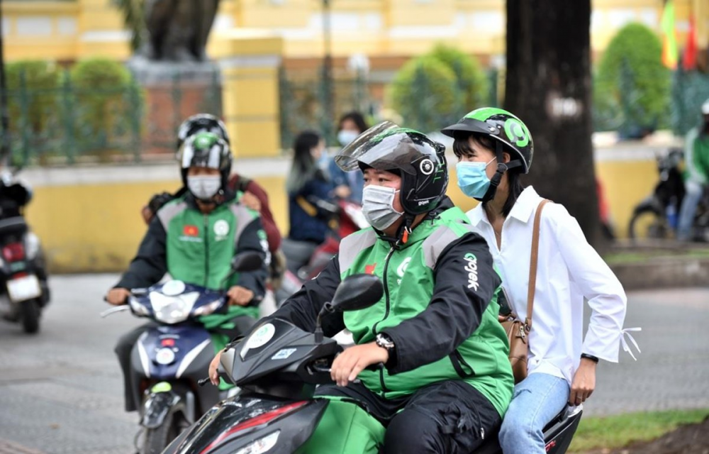 Sau Grab, Gojek cũng tăng 8-10% gi&aacute; cước.