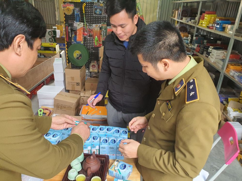 Hải Dương tạm giữ gần 500 b&uacute;t Thi&ecirc;n Long c&oacute; dấu hiệu giả mạo nh&atilde;n hiệu