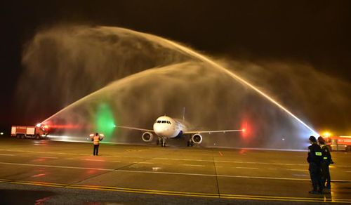 M&aacute;y bay đầu ti&ecirc;n của Vietravel Airlines đ&atilde; hạ c&aacute;nh s&acirc;n bay quốc tế Ph&uacute; B&agrave;i.