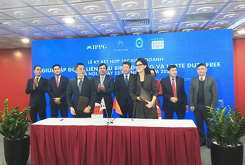Lễ k&yacute; kết hợp t&aacute;c kinh doanh giữa Tập đo&agrave;n Li&ecirc;n Th&aacute;i B&igrave;nh Dương - Trang Tiền Plaza & Lotte Duty Free