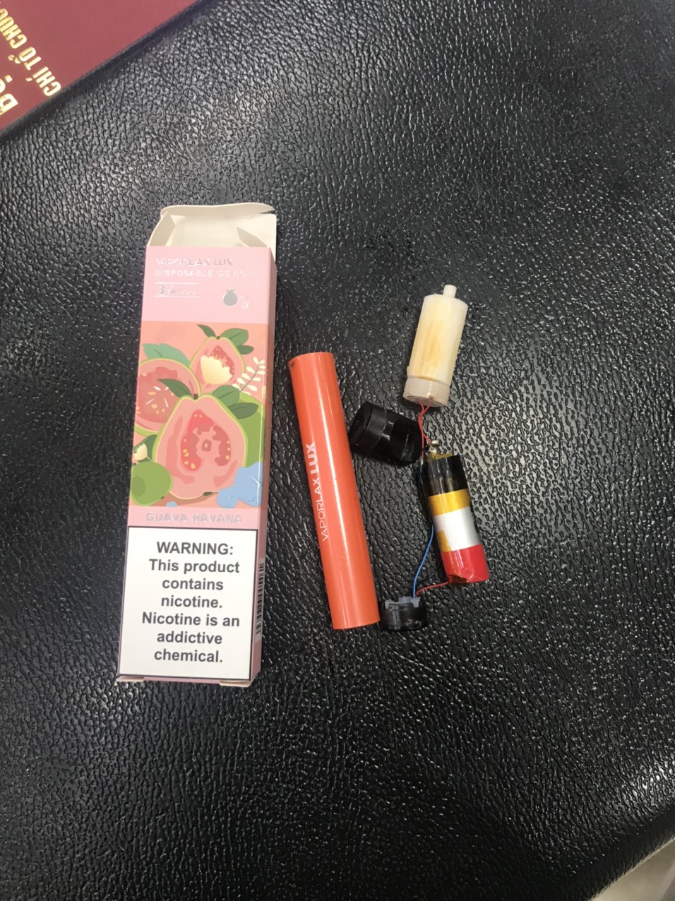 Mẫu thuốc l&aacute; điện tử bị bắt giữ.