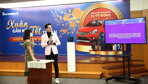 Kh&aacute;ch h&agrave;ng tham gia quay số đợt 1 chương tr&igrave;nh khuyến mại &ldquo;Xu&acirc;n gắn kết - Tết tri &acirc;n&rdquo;.