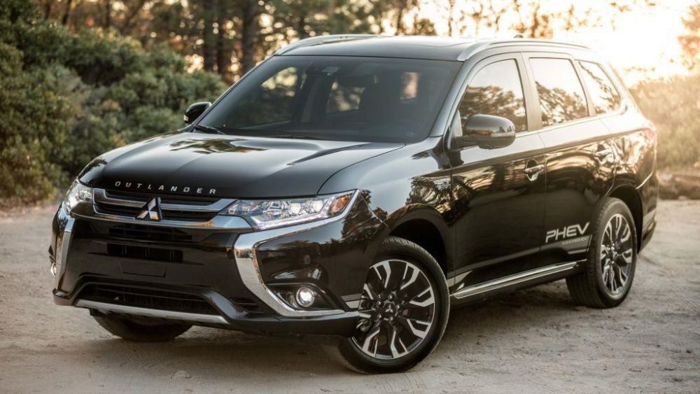 Thu hồi hơn 5000 xe ô tô Mitsubishi Outlander thay thế bơm xăng bị lỗi.