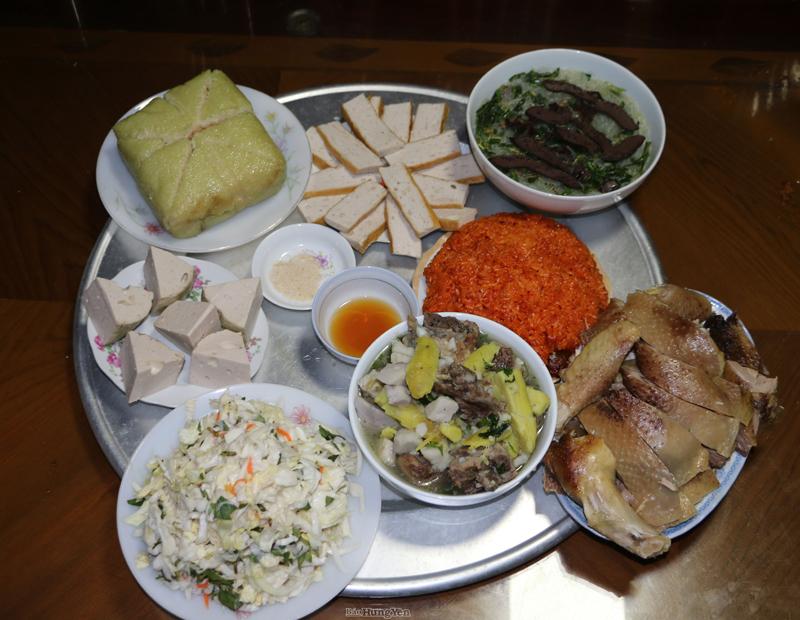 Mâm cơm ngày tết của người dân Hưng Yên.