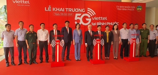 Đại diện UBND tỉnh và Viettel Bình Phước tham gia nghi lễ khai trương 5G.