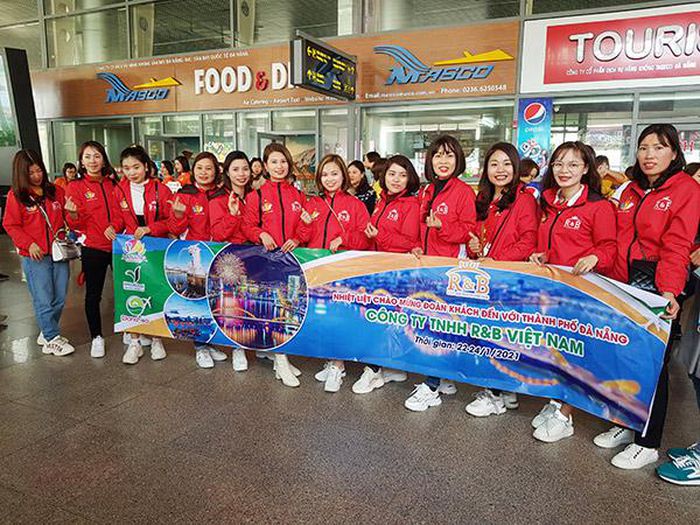 Đo&agrave;n kh&aacute;ch du lịch MICE của C&ocirc;ng ty TNHH R&B Việt Nam từ H&agrave; Nội đến Đ&agrave; Nẵng từ ng&agrave;y 22 - 24/01/2021.