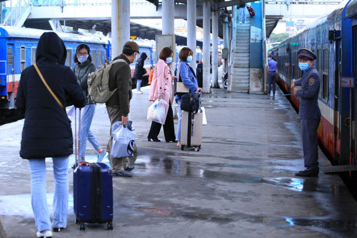 Từ ng&agrave;y 1/3/2021 tr&ecirc;n tuyến Bắc - Nam chỉ c&ograve;n 2 đ&ocirc;i t&agrave;u kh&aacute;ch Thống nhất chạy suốt v&agrave; một số m&aacute;c t&agrave;u chạy kh&ocirc;ng thường xuy&ecirc;n.