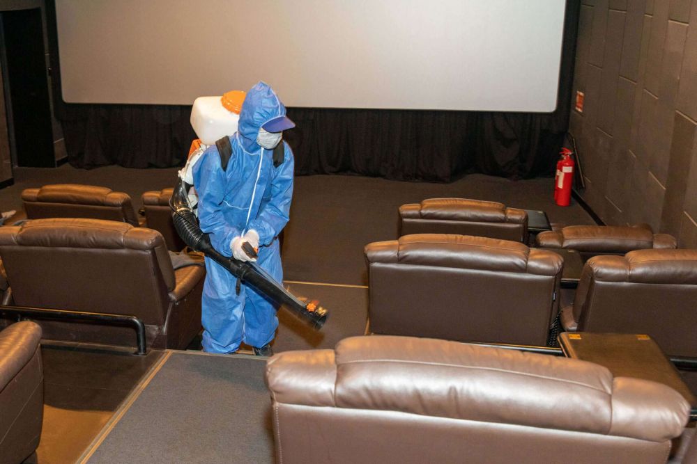 Các rạp CGV tại TP Hồ Chí Minh nhanh chóng khử khuẩn cac phòng chiếu phim.