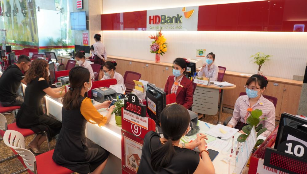 HDBank ưu đãi phí cho khách hàng mở tài khoản doanh nghiệp.