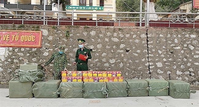 Lực lượng Biên phòng Lạng Sơn kiểm tra hàng hóa