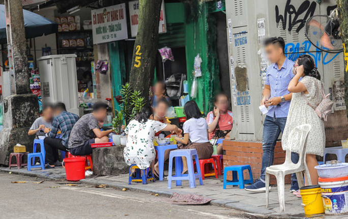 Hà Nội yêu cầu tạm dừng quán ăn, uống đường phố, trà đá, cà phê vỉa hè